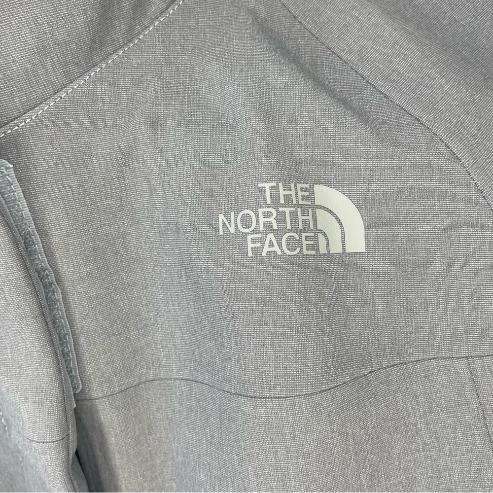 Women’s the North Face rain jacket. Size: small - Picture 3 of 5
